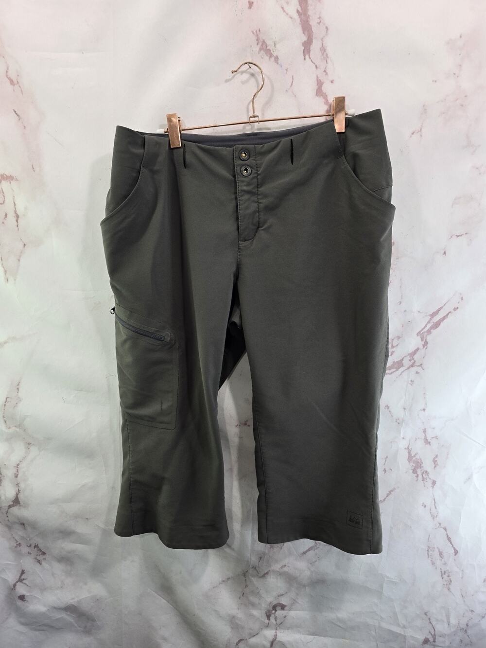 REI Shorts Womens 8 Gray Hiking Camp Outdoor Ripstop Stretch Bermuda Capri